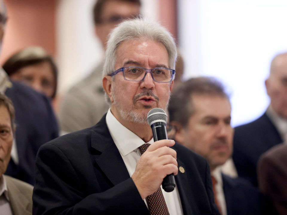 empresarios-y-empleados-estan-inconformes-con-la-subida-del-5-%-del-salario-minimo-en-paraguay-–-holanews